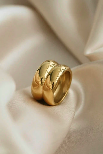 Gold Double Ridge RingThe Double Ridge ring gives you the illusion of wearing two bands at once.
Material: Titanium Steel
Color: Gold
ImportedGold Double Ridge Ring