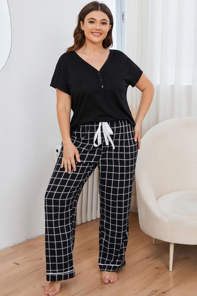 Plus Size V-Neck Top and Plaid Pants Lounge SetSizing category: Plus
Picture style: Studio
Number of pieces: 2
Pattern type: Plaid/solid
Style: Modest
Features: Drawstring
Neckline: V-neck
Length: Long
Sleeve LensleepwearPlaid Pants Lounge Set