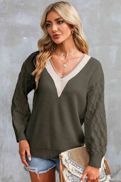 Contrast V-Neck SweaterFeatures: Basic style
Stretch: Slightly stretchy
Material composition: 100% acrylic
Care instructions: Hand wash or professionally dry clean.
Imported
Product measurOuterwear-Neck Sweater